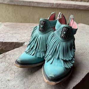 Junk Gypsy Lane Boots - Kiss me at Midnight - Size 7 - Like New